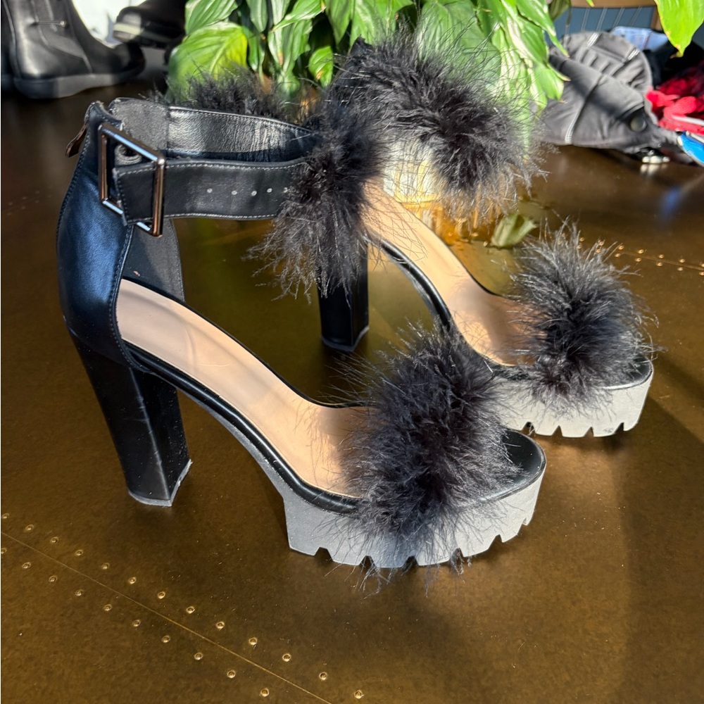Faux feather  Platform Heel Sandals - Black size 11